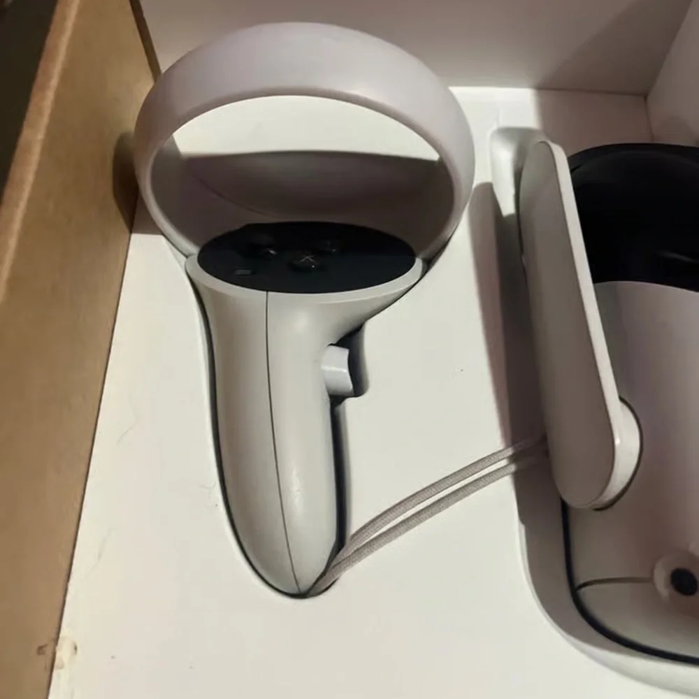 Quest 2 VR Headset with Controllers - White